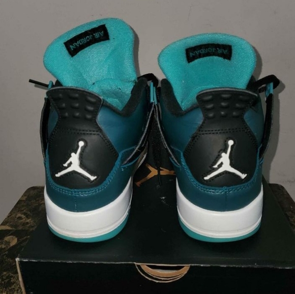 Jordan Retro 4s - Picture 2 of 5